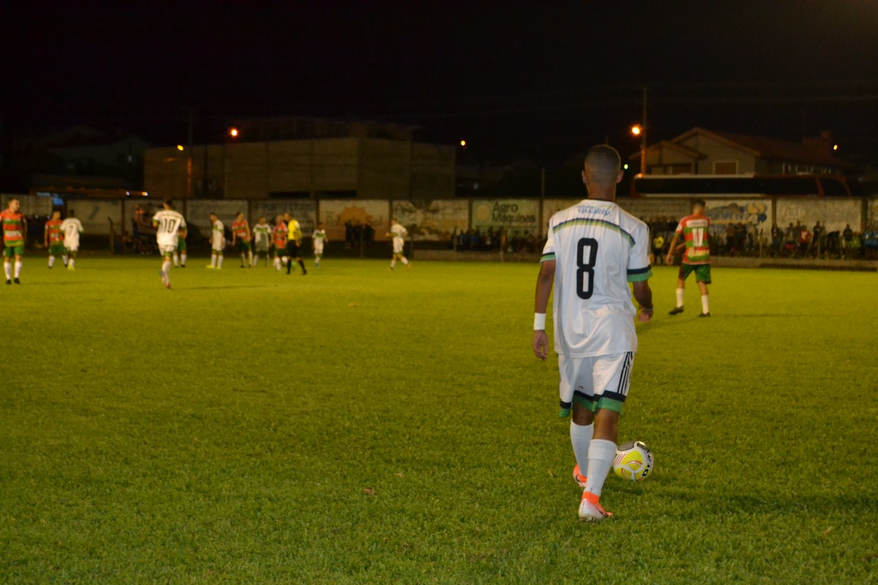 Na partida de abertura, o Manchister, de Palhoça (SC), venceu o Juventude, de Teutônia, por 1 a 0